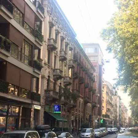 With Terrace In Apartman Milánó